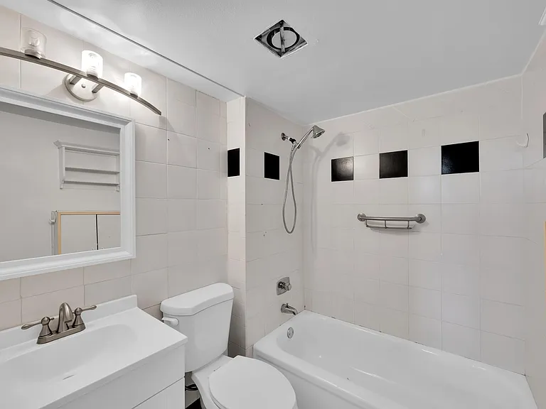 118 Royal Park Dr #4G — Photo 14