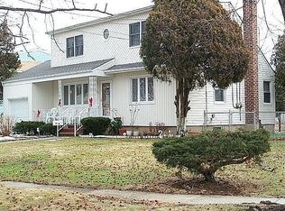 20 Frank Ave, Farmingdale, NY 11735
