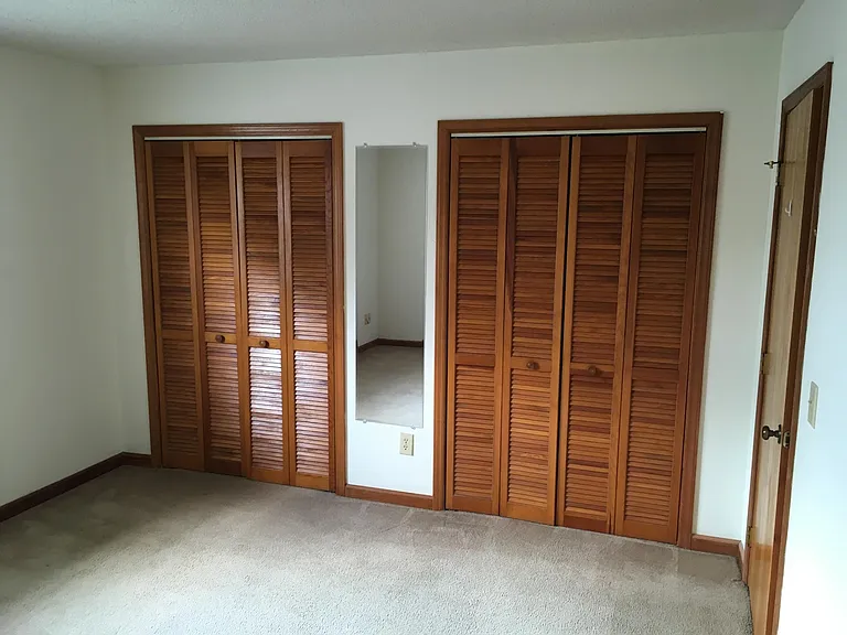 Bed Room (pic 2)