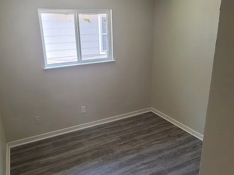 Blessing Ave — Photo 3
