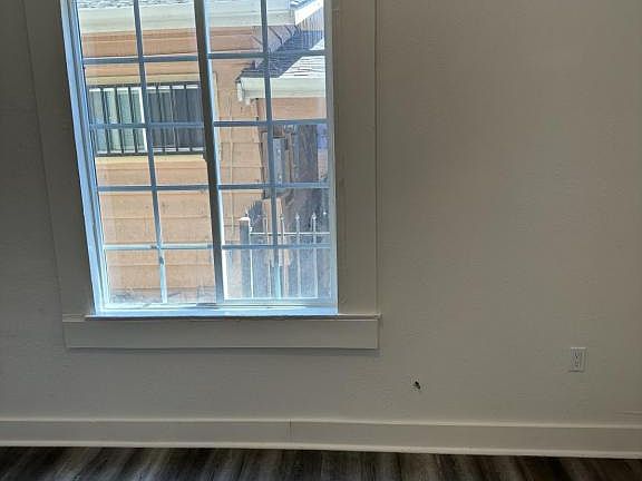4th image of 537 E Oak St APT 1