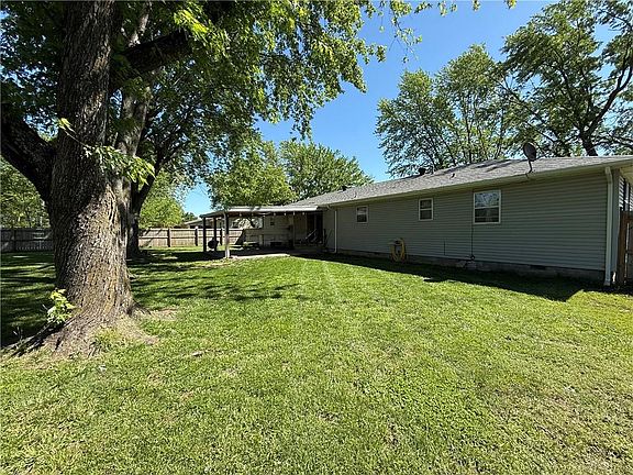4th image of 804 N 8th St
