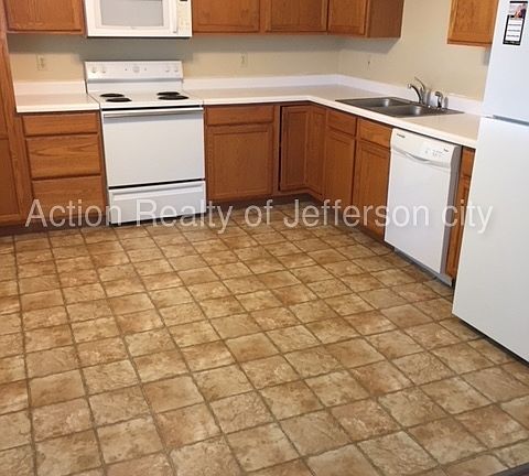 2nd image of 1102 Charm Villa Dr