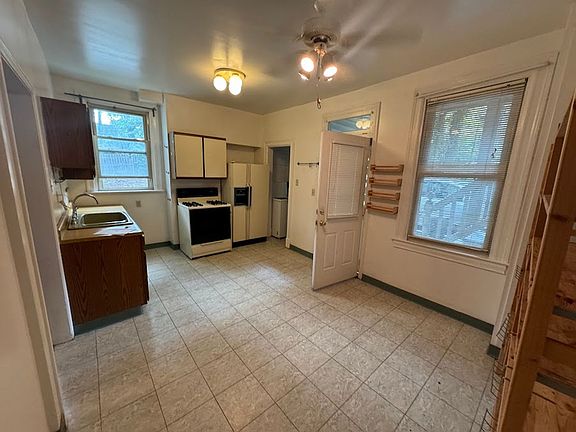3rd image of 5544 Fair Oaks St Floor 1