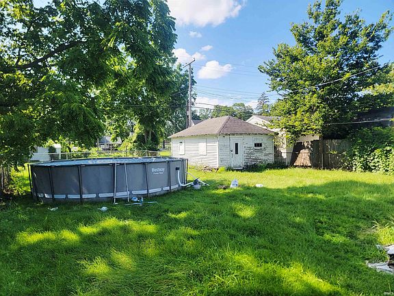 4th image of 807 Allen St