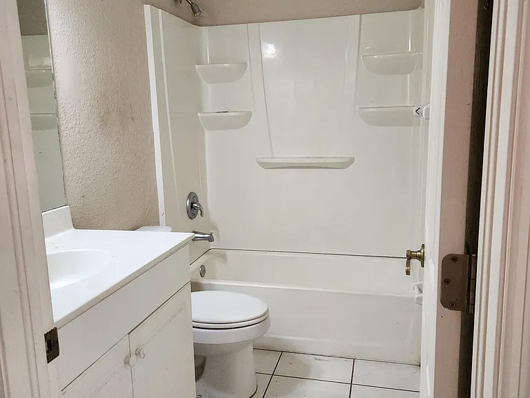 1037 SE 11th St #A — Photo 22