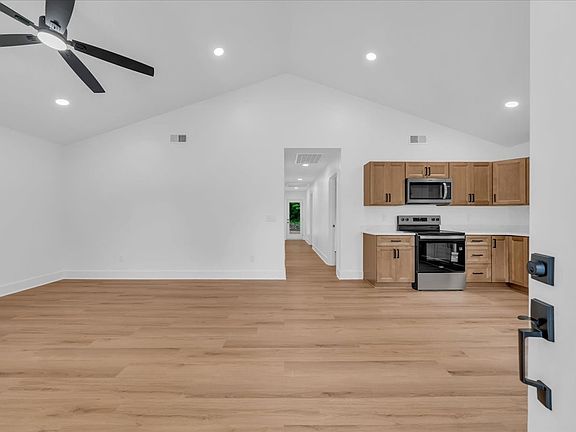 4th image of 904 E Decherd St