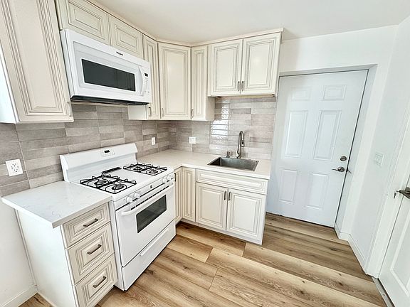 4th image of 1932 Knox St #A