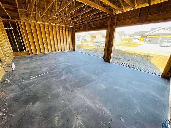 3rd image of 805 Paige Pl