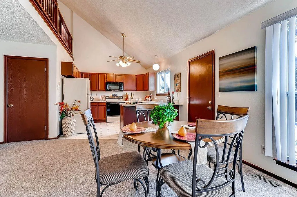 12667 Green Circle — Photo 3