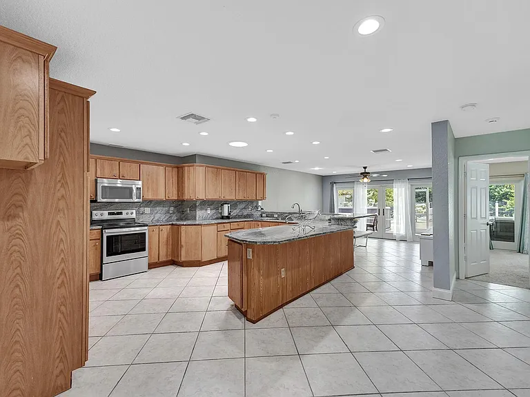 4549 SW 35th Ave — Photo 12