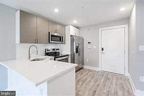 4th image of 2500 N Mascher St Unit 1