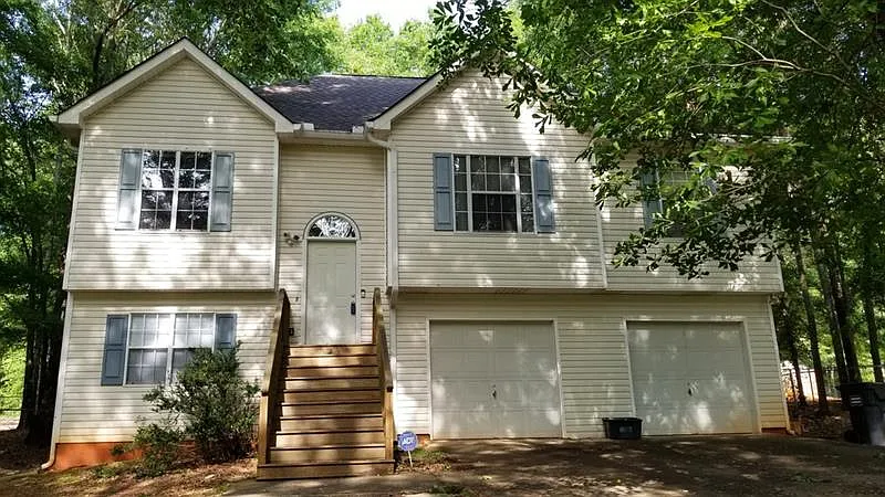 140 Elk Grove Dr photo 1