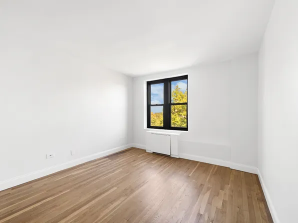 18-35 Corporal Kennedy Street image 4 of 7