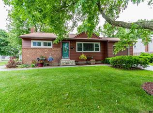 37 Red Fox Dr, Albany, NY 12205