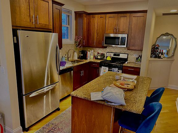 5th image of 2307 N Southport Ave #2N