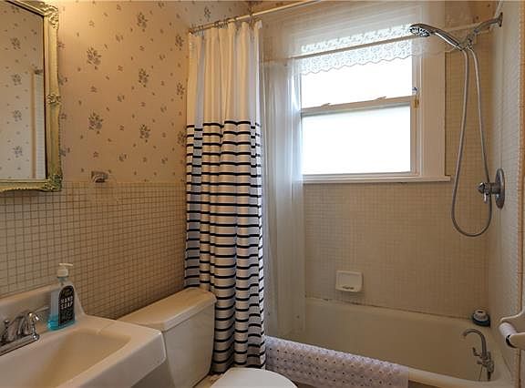 5th image of 850 Weiblen Pl