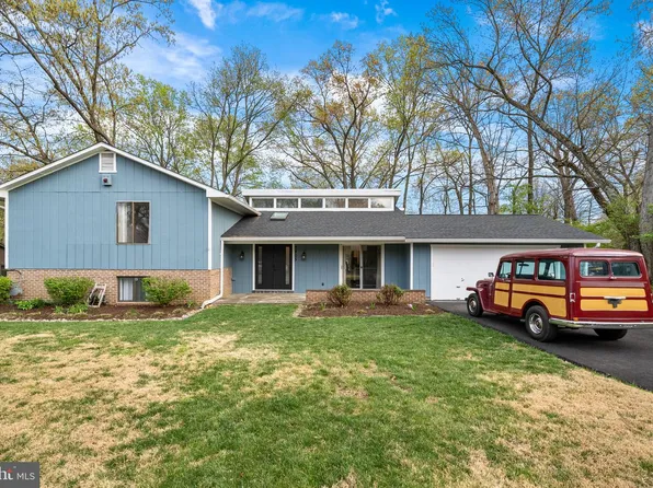 7805 Wendy Ridge Ln, Annandale, VA 22003