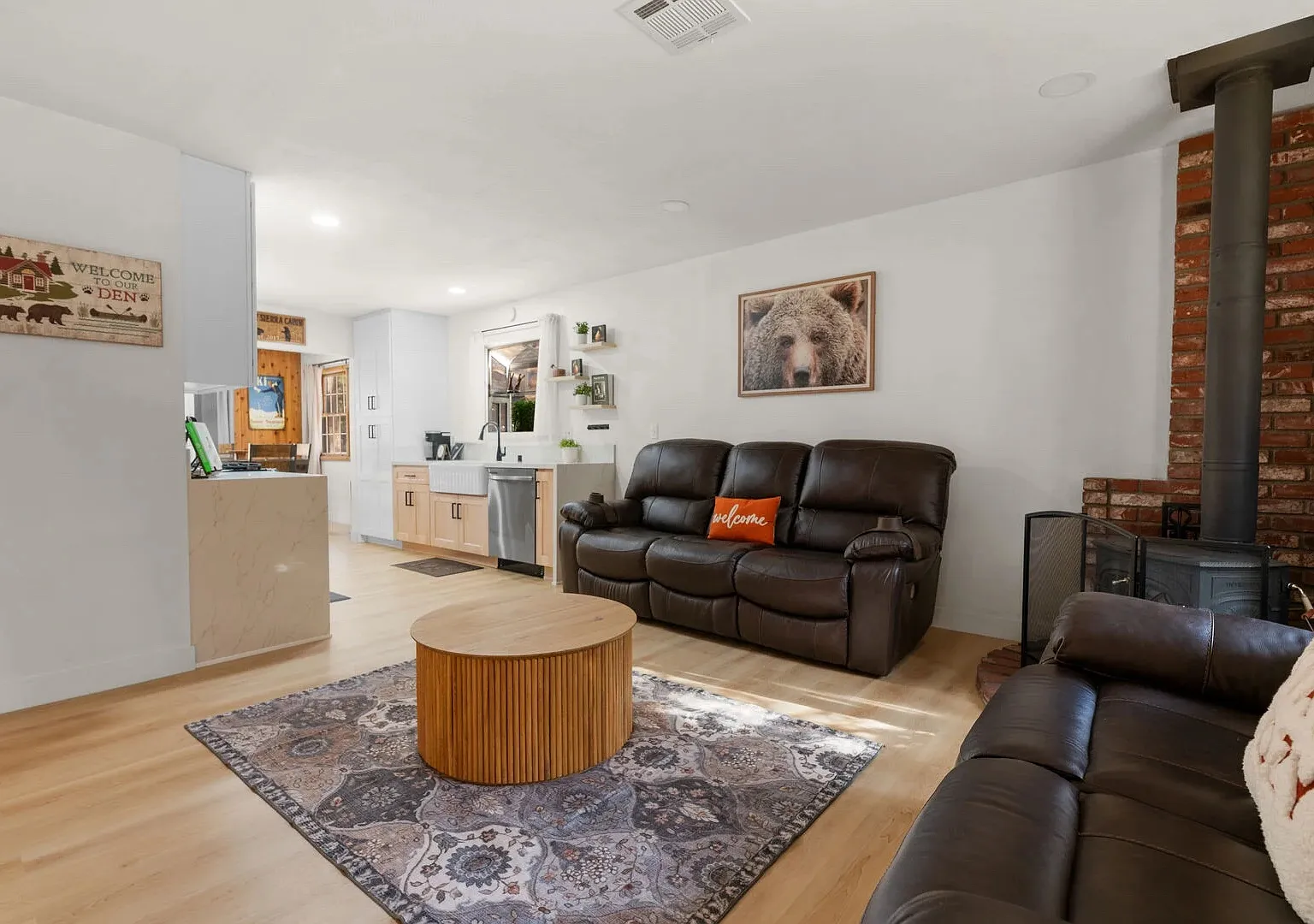 135 E Mojave Blvd — Photo 3