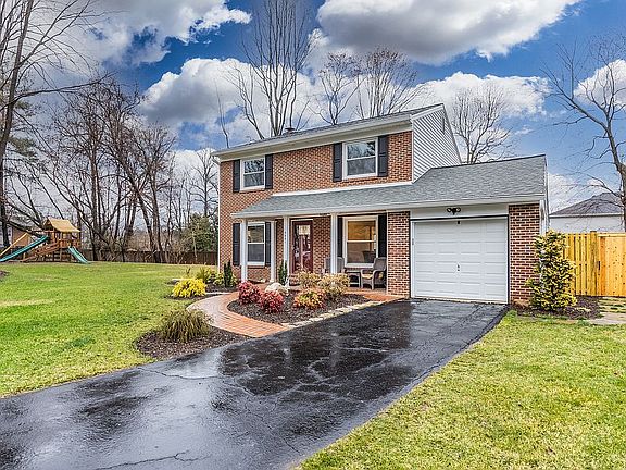 2nd image of 9551 Pine Cluster Cir