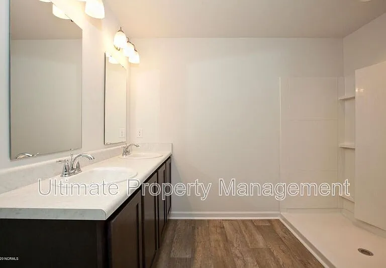 585 Draymore Dr NE — Photo 14