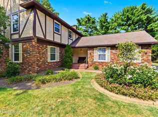 8211 Camberley Dr, Hurstbourne, KY 40222
