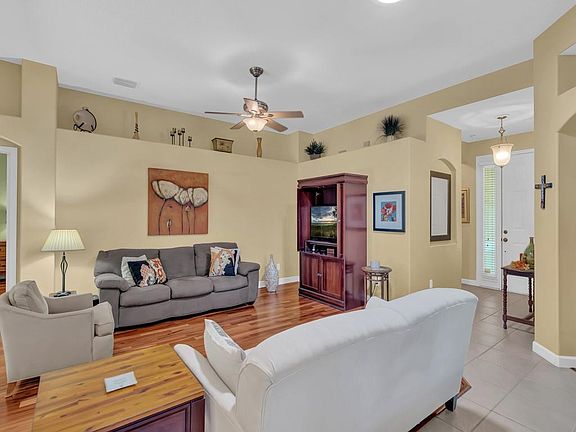 4th image of 713 SW E Ocracoke Square
