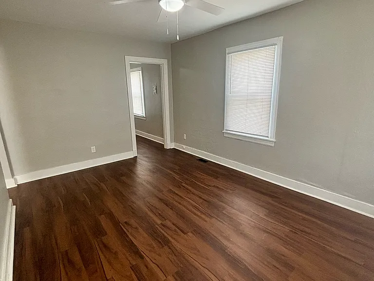 1547 Longfield Ave — Photo 2
