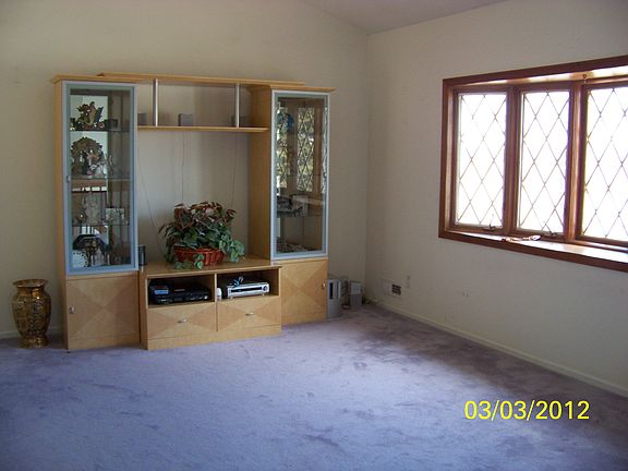 Living room w/large window