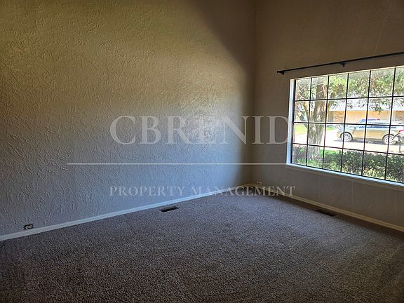 4th image of 2005 Lantern Ln