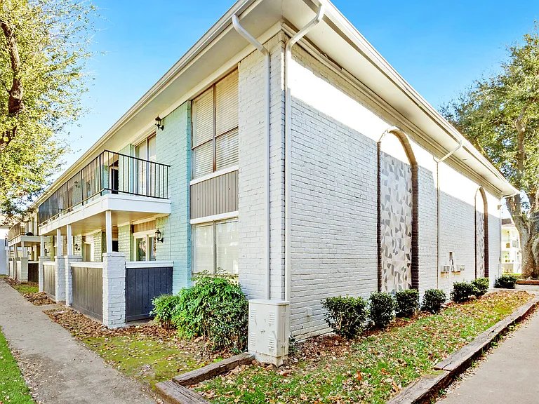 The Alora Apartments — Photo 8