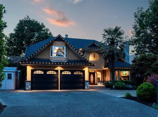 2013 Ferndale Rd, Saanich, BC V8N 2Y4