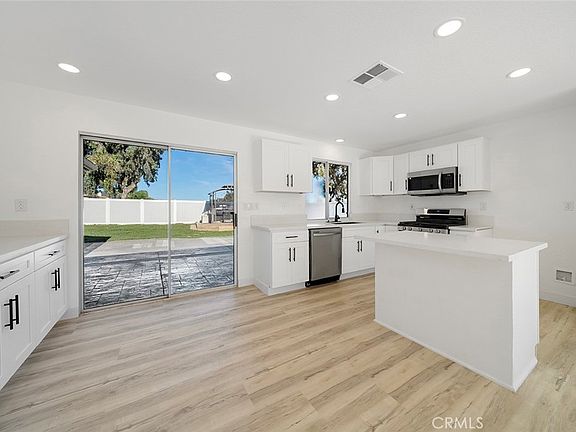 3rd image of 27551 Eastwind Dr