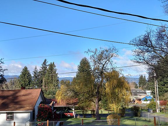 3rd image of 91 NE Tracy Hill Way