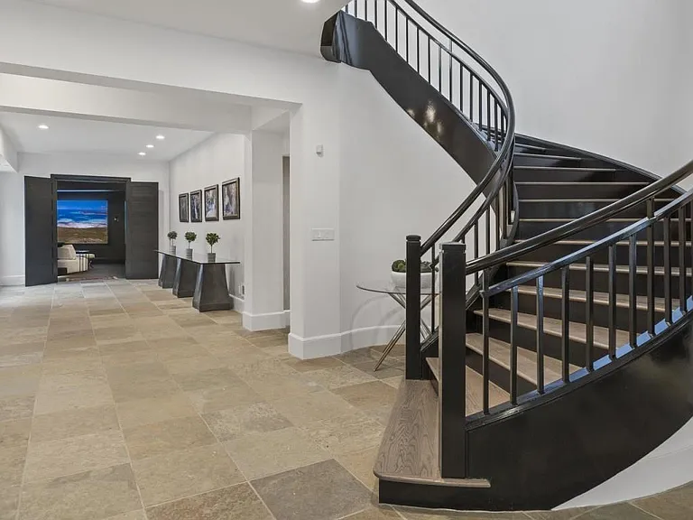 997 Davis Dr — Photo 86