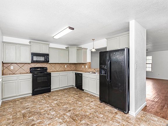 4th image of 39163 Prairie South Dr