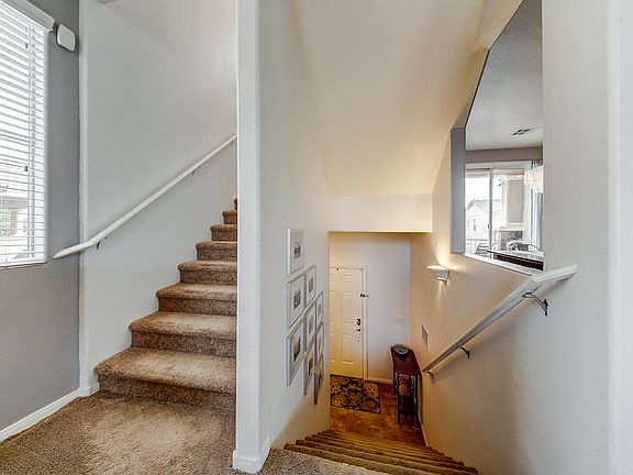 5th image of 32 Marble Apex Ave