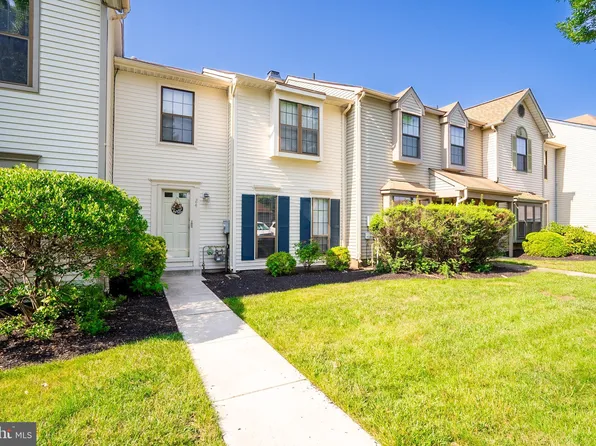 24 Stratton Ct, Robbinville, NJ 08691