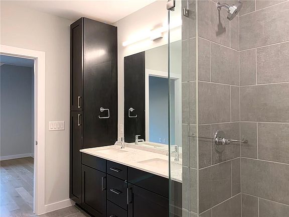 4th image of 900 S 1st St #207