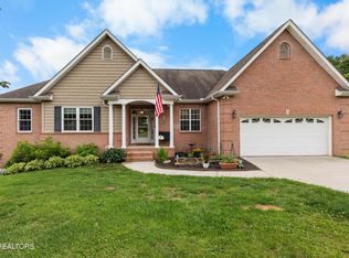 8111 Campbells Point Rd, Corryton, TN 37721