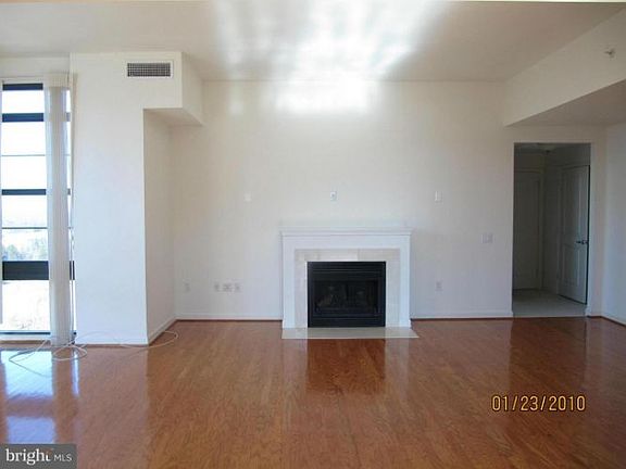 3rd image of 1830 Fountain Dr Unit 1202