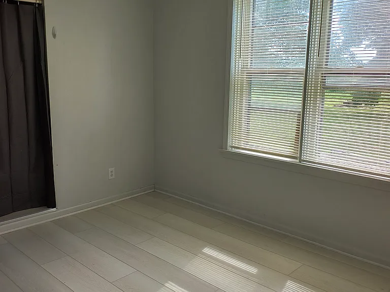 208 S 4th St #5 — Photo 6