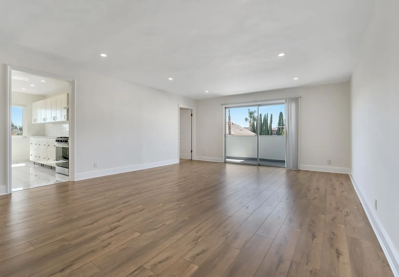 3 bed, 1450 sqft, $4,295 — Photo 2