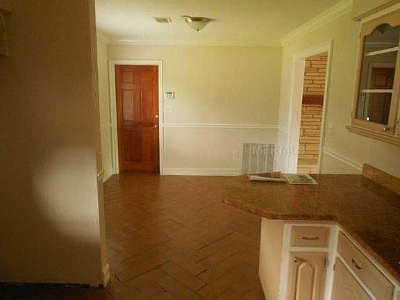 3rd image of 601 Gay Ann Dr