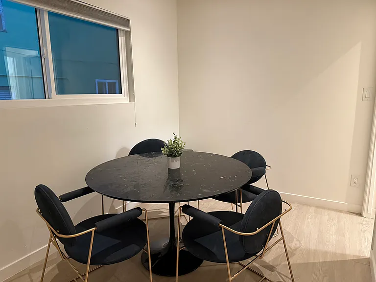 2441 N Beachwood Dr #1 — Photo 7
