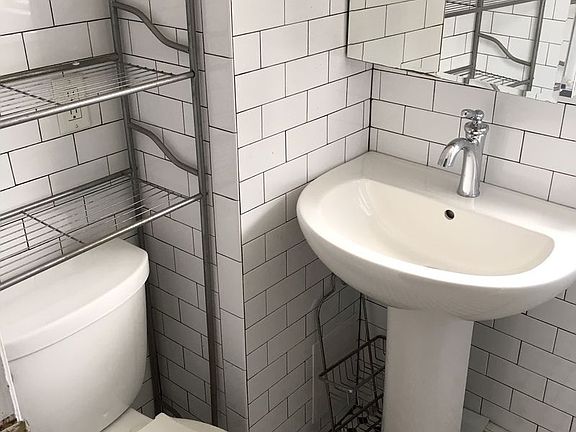 4th image of 350 Humboldt St #1