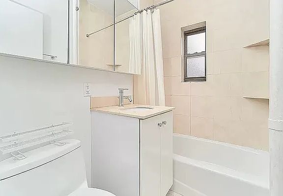 5th image of 120 E 4th St APT 3K