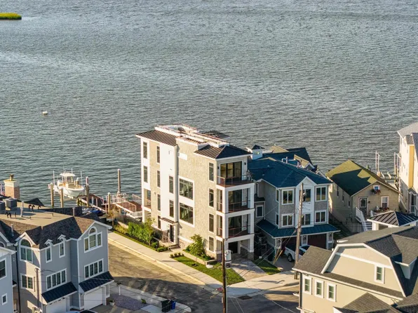 233 W 17th St, Ocean City, NJ 08226