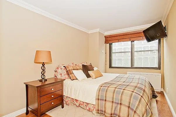 Sold by R New York | media 4