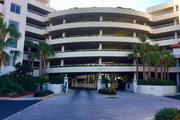 3 Oceans West Blvd #4D2